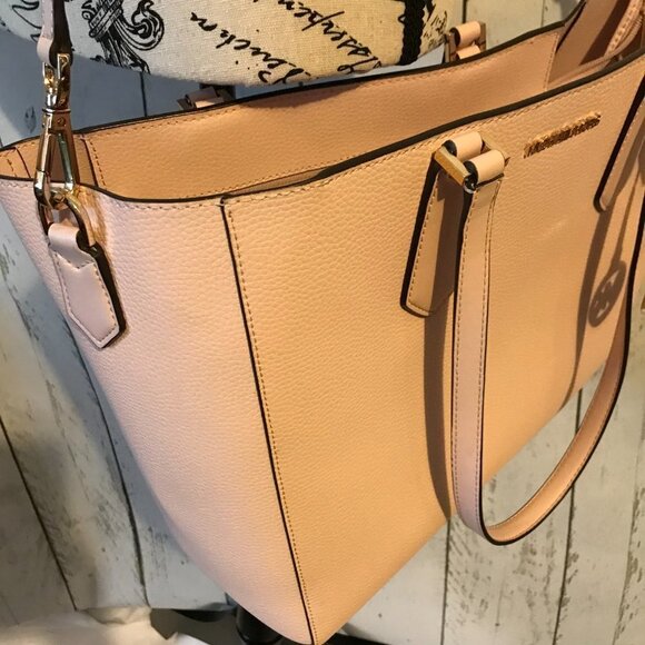 Michael Kors Kimberly Tote in Powder Blush In excellent condition peach / pink - Picture 14 of 16